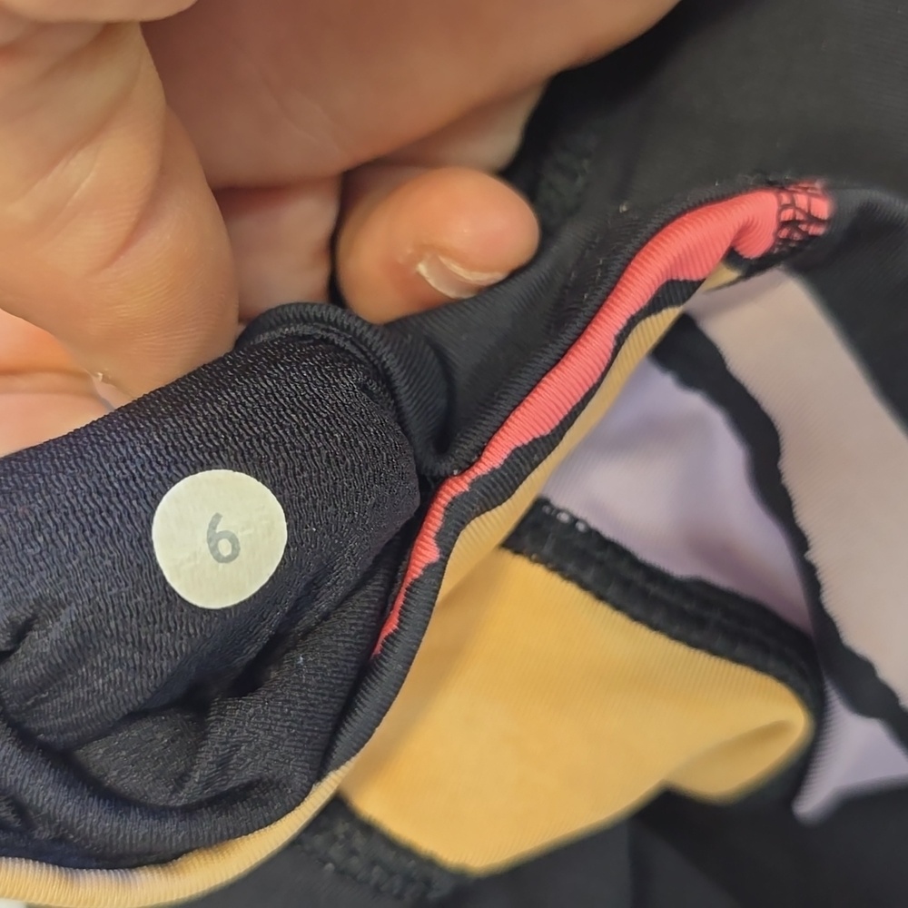 EUC 💎 Lululemon Run:Inspire Crop II *Block-It Pocket Black/Bleacher Stripe SZ 6 - Picture 10 of 10